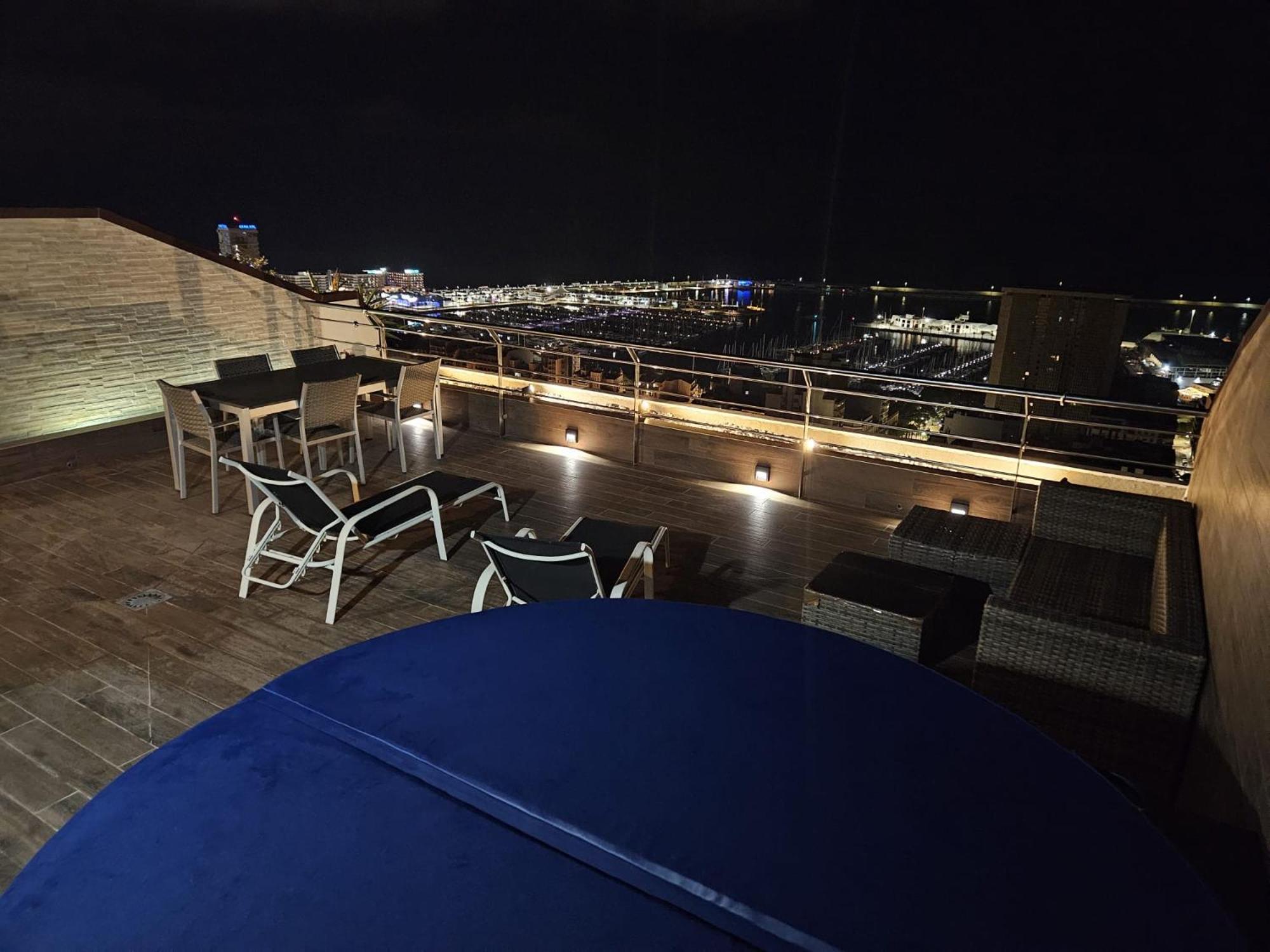 El Atico Apartment อาลิกันเต ภายนอก รูปภาพ